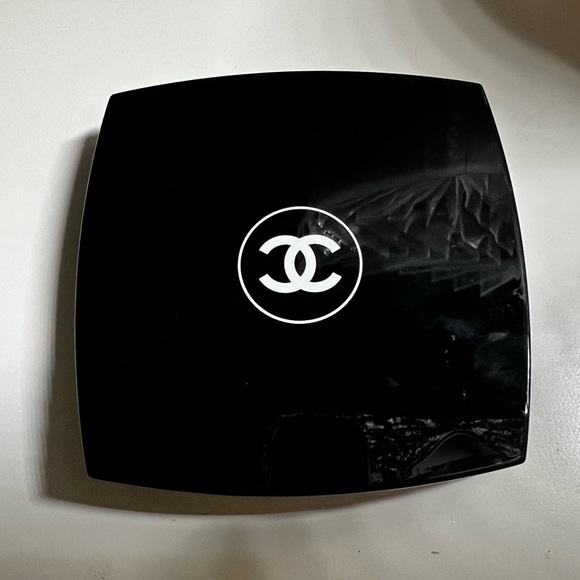 Chanel face quad ( face & eyes) EUC, Giant palette 🎨 - Picture 2 of 9